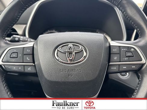 Used 2022 Toyota Highlander XLE image 22