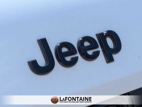 Certified 2024 Jeep Grand Cherokee L Laredo image 9