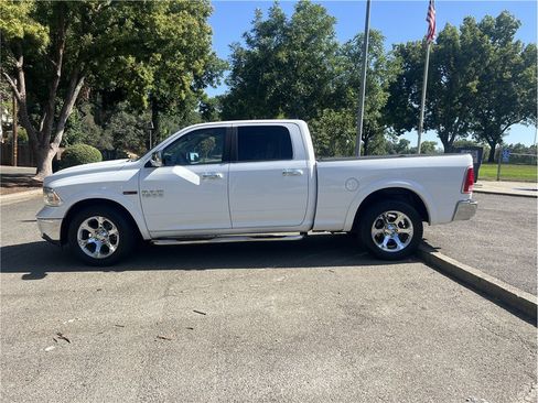 Used 2014 RAM 1500 Laramie w/ Convenience Group AWD/4WD image 9