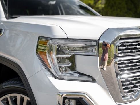 Used 2019 GMC Sierra 1500 Denali w/ Denali Ultimate Package AWD/4WD image 9