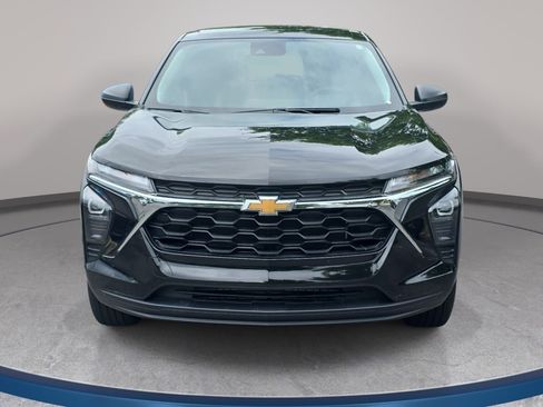 Used 2024 Chevrolet Trax LS FWD image 2