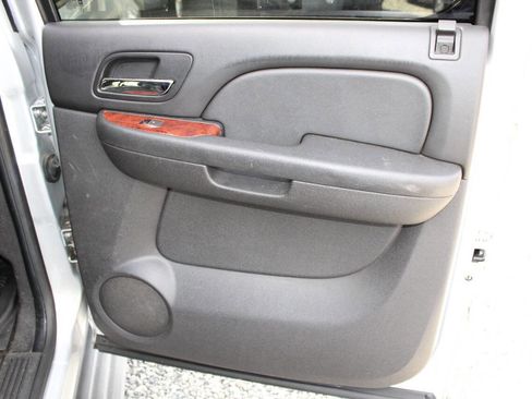 Used 2014 Chevrolet Suburban LS image 22