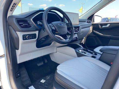 New 2025 Ford Escape SE w/ PHEV Premium Package FWD image 15