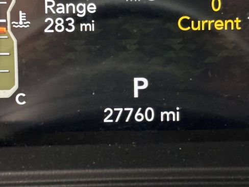 Used 2025 Jeep Wrangler Unlimited Sahara AWD/4WD image 9