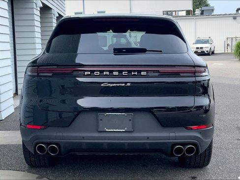 Used 2024 Porsche Cayenne S AWD/4WD image 6
