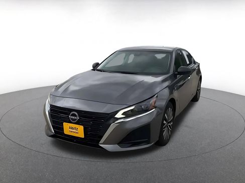 Used 2025 Nissan Altima 2.5 SV FWD image 7