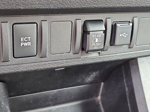 Used 2021 Toyota Tacoma SR5 AWD/4WD image 23