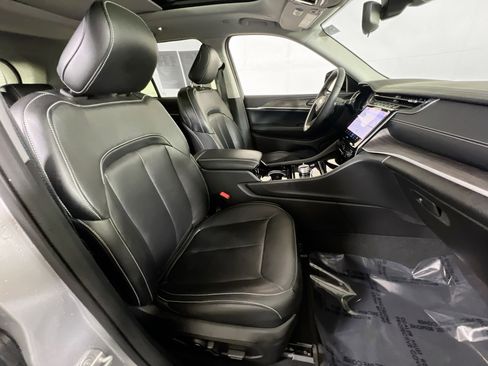 Used 2023 Jeep Grand Cherokee Limited AWD/4WD image 28