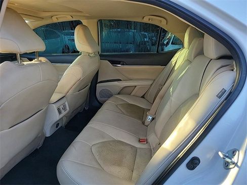 Used 2022 Toyota Camry XLE image 8