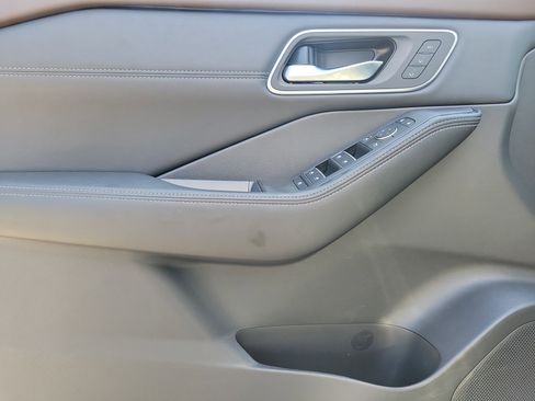 Certified 2023 Nissan Rogue Platinum w/ Platinum Premium Package FWD image 17