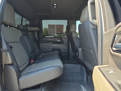 Used 2024 Chevrolet Silverado 2500 ZR2 w/ Technology Package AWD/4WD image 28
