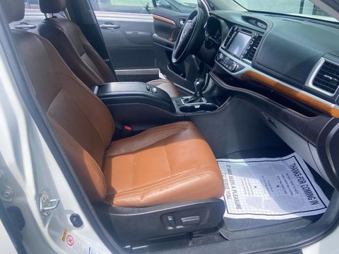 Used 2017 Toyota Highlander Limited Platinum AWD/4WD image 12