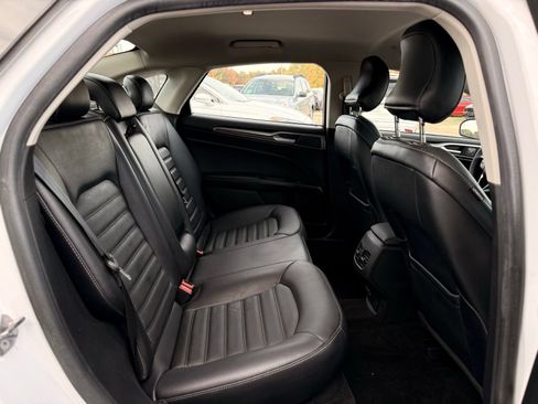 Used 2018 Ford Fusion SE w/ Equipment Group 602A FWD image 18