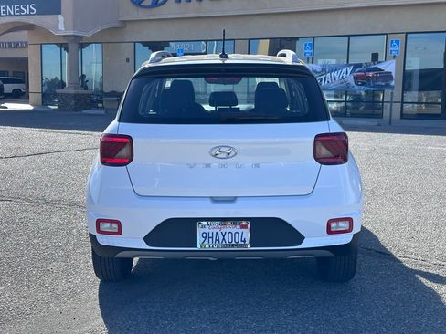 Used 2023 Hyundai Venue Limited w/ Cargo Package image 5