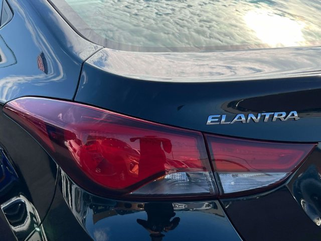 Used 2014 Hyundai Elantra SE w/ Option Group 02 FWD image 11