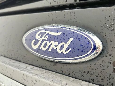 Used 2015 Ford Expedition Limited w/ Equipment Group 301A AWD/4WD image 16