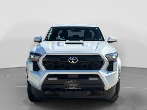 Used 2025 Toyota Tacoma TRD Sport AWD/4WD image 9