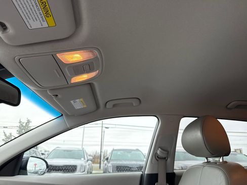 Used 2018 Kia Niro EX Premium image 21