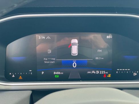 Certified 2025 Volkswagen Taos SE image 16