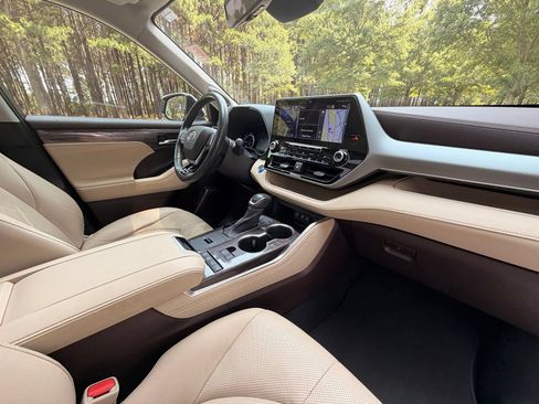 Used 2020 Toyota Highlander Platinum AWD/4WD image 21