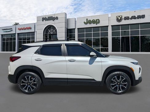 Used 2023 Chevrolet TrailBlazer ACTIV w/ Sun and Liftgate Package image 2