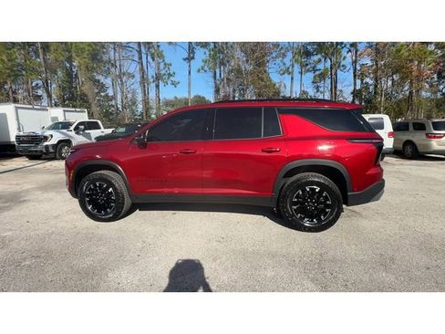 Used 2024 Chevrolet Traverse Z71 w/ Enhanced Driving Package image 2