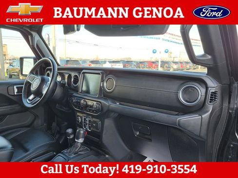 Used 2018 Jeep Wrangler Unlimited Sahara AWD/4WD image 13