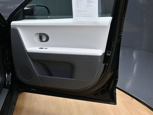 Used 2025 Hyundai Ioniq 5 SEL AWD/4WD image 32