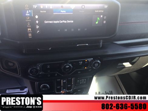 Used 2025 Jeep Wrangler Unlimited Rubicon AWD/4WD image 15