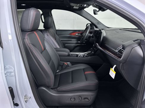 New 2026 Chevrolet Traverse RS w/ LPO, Floor Liner Package image 96