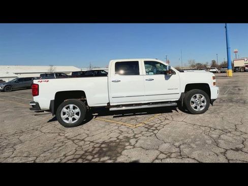 Used 2018 Chevrolet Silverado 2500 LTZ image 31