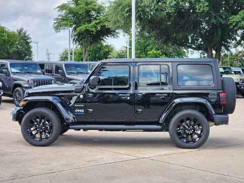 Used 2023 Jeep Wrangler Unlimited Sahara AWD/4WD image 4