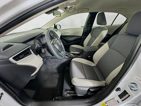 Used 2025 Toyota Corolla LE image 13