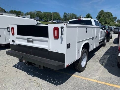 New 2025 Ford F450 XL w/ XL Chrome Package image 23