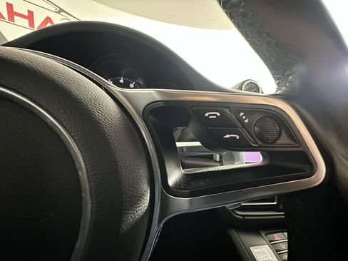 Used 2019 Porsche Macan AWD/4WD image 31