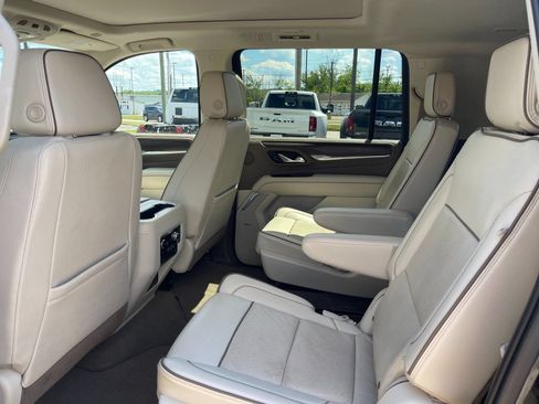 Used 2021 GMC Yukon XL Denali w/ Denali Premium Package AWD/4WD image 13