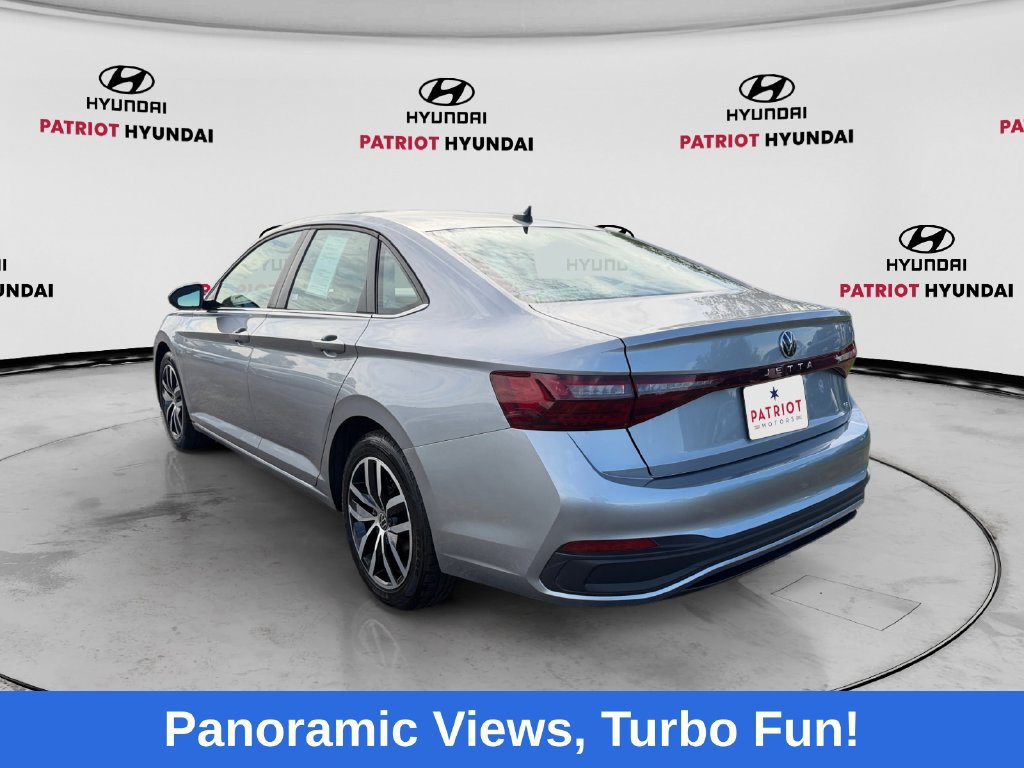 Used 2025 Volkswagen Jetta SE FWD image 5