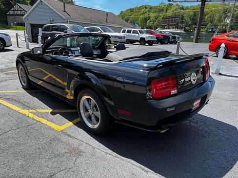 Used 2005 Ford Mustang GT RWD image 5