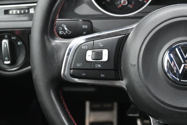 Used 2016 Volkswagen Golf 4-Door FWD image 16