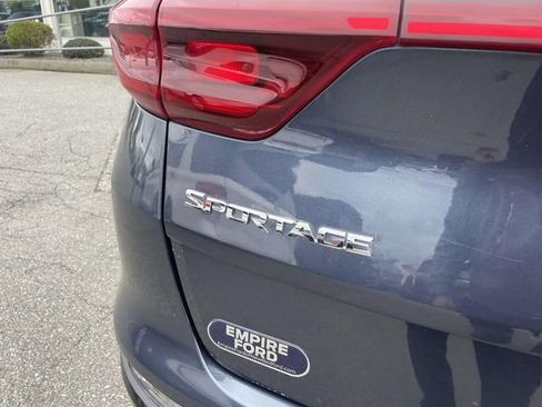 Used 2022 Kia Sportage LX image 5