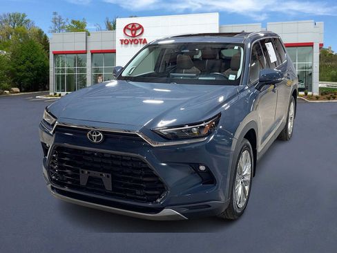 Used 2024 Toyota Grand Highlander AWD image 1