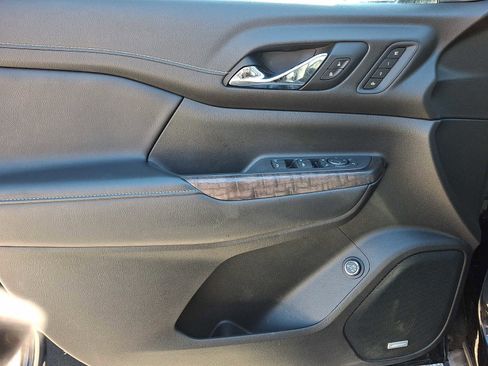 Used 2021 GMC Acadia Denali w/ Denali Ultimate Package image 15