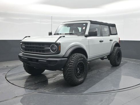 Certified 2022 Ford Bronco Base image 34