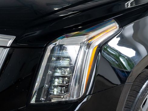 Used 2017 Cadillac Escalade Luxury image 13