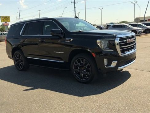 Used 2024 GMC Yukon SLT w/ SLT Premium Package image 2