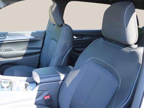 New 2025 Jeep Grand Cherokee L Laredo w/ Luxury Tech Group I image 12