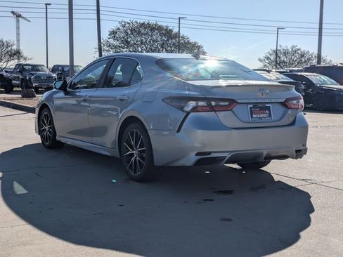 Used 2023 Toyota Camry SE image 9