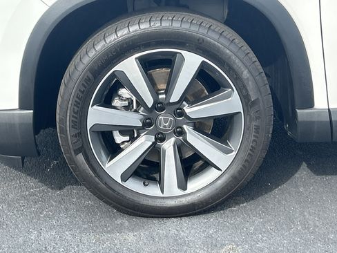 Certified 2025 Honda Pilot Touring image 32