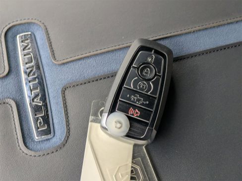 New 2025 Ford F250 Platinum w/ FX4 Off-Road Package image 39