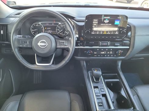 Used 2025 Nissan Pathfinder SL FWD image 7